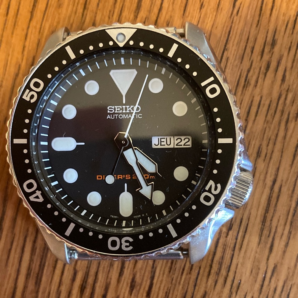Seiko SKX 007 in mint condition. Wore once. Watch has no scratches nor bracelet.